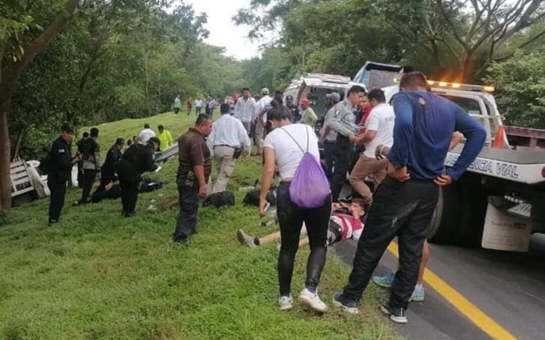 Se accidentan migrantes venezolanos en Chiapas; habían pedido “aventón”