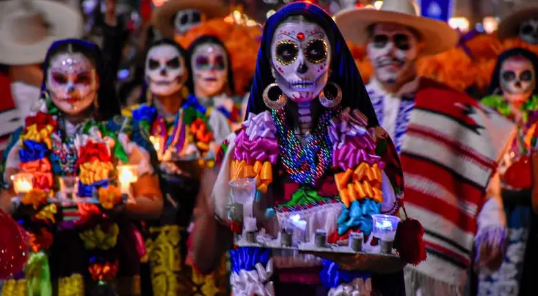 Desfile de catrinas vuelve a las calles de Querétaro