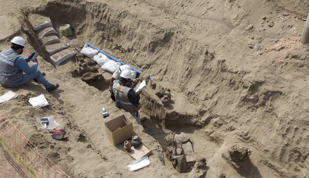 Increíble descubrimiento en Perú ; Hallan ocho momias