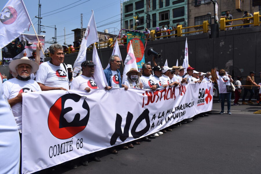 Comité del 68 encabeza marcha desde Tlatelolco al Zocalo. Foto: Alberto López