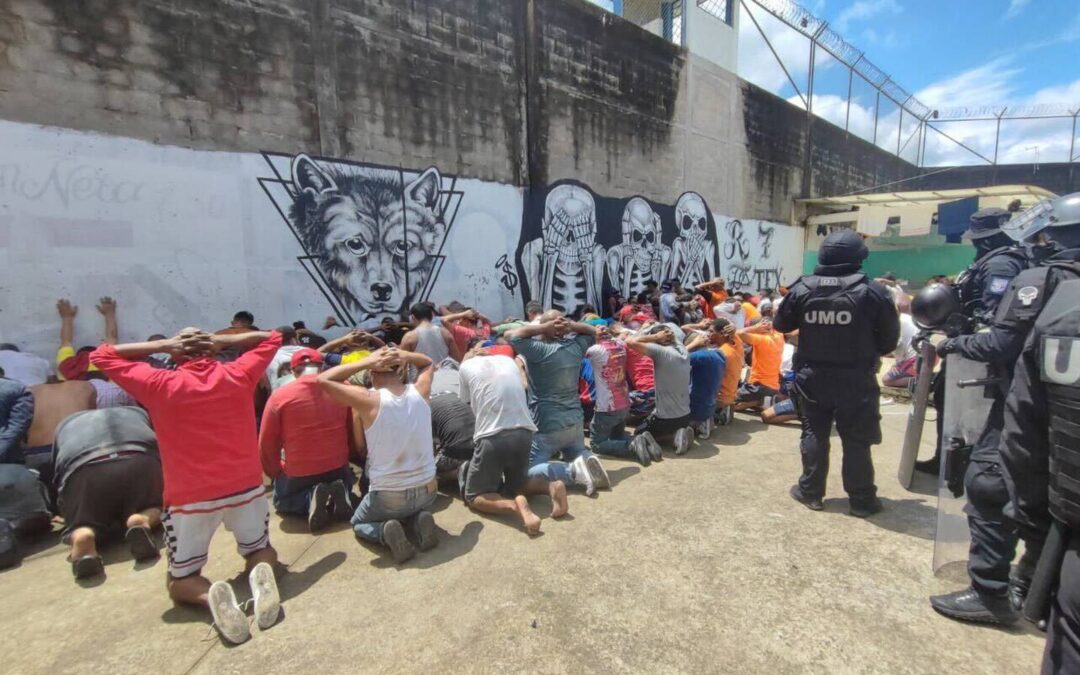 Masacre en Ecuador dejó 400 reclusos muertos