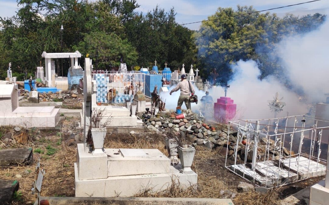 Mantiene Morelos operativo en panteones para prevenir dengue