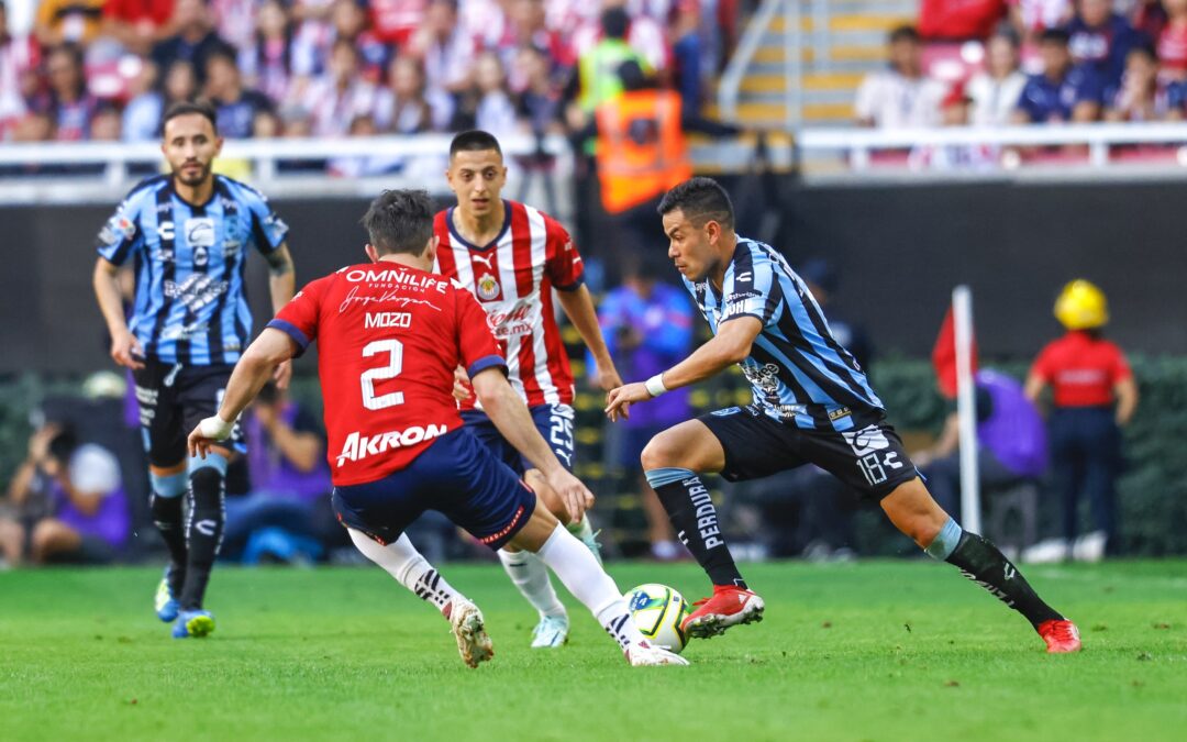Chivas sufre en casa pero rescata el empate contra Querétaro