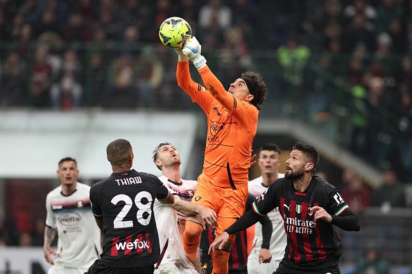 Ochoa y la Salernitana le sacan el empate al AC Milan