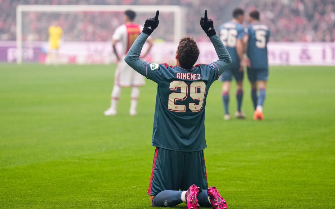 El Feyenoord y Santi Giménez derrotan al Ajax del ‘Machín’