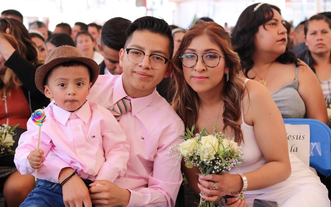 250 parejas unen sus vidas en boda colectiva gratuita en Huixquilucan