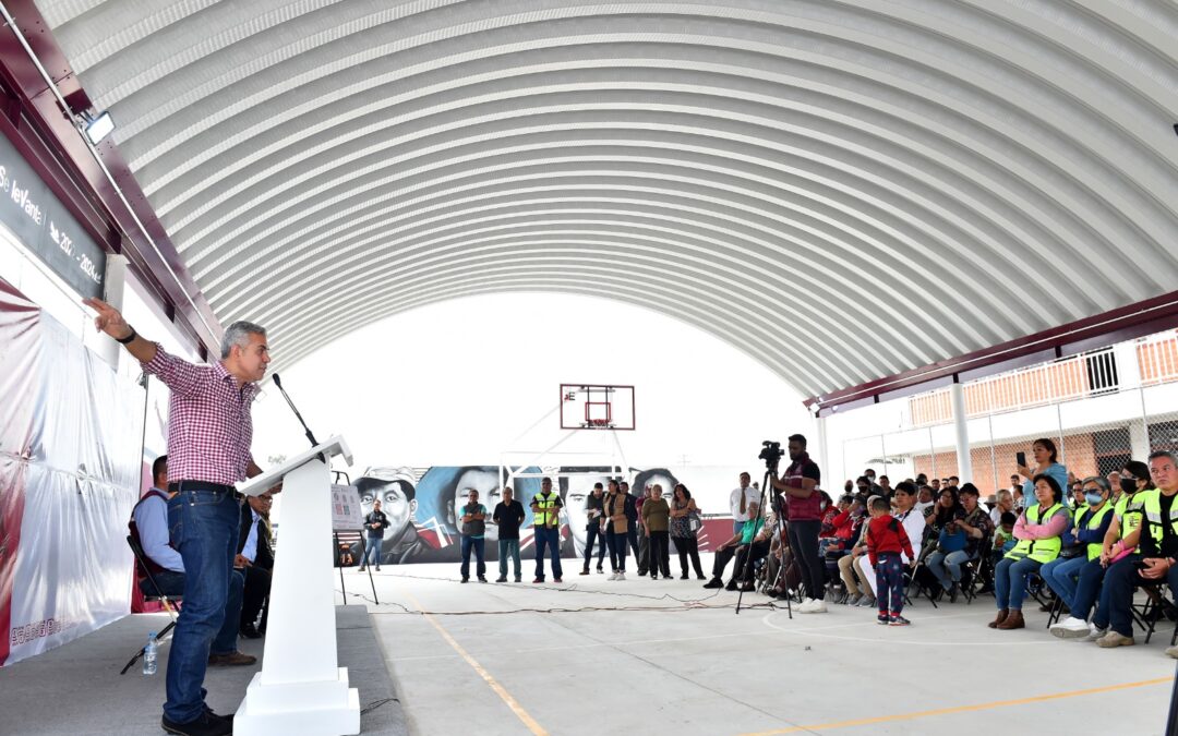 Gobierno de Ecatepec construye arcotechos para escuelas públicas