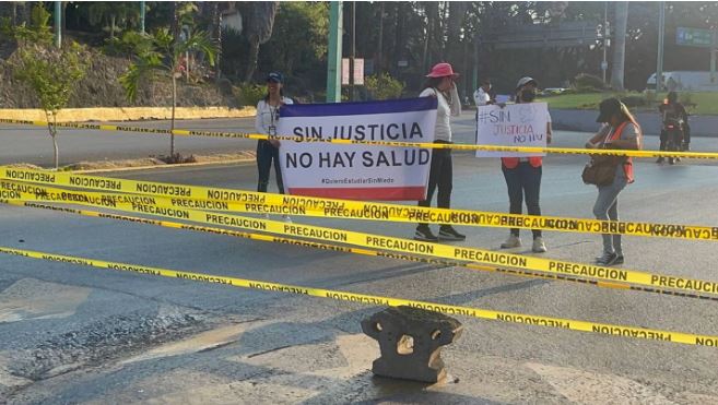Bloquean accesos en Cuernavaca tras el asesinato de 3 jóvenes