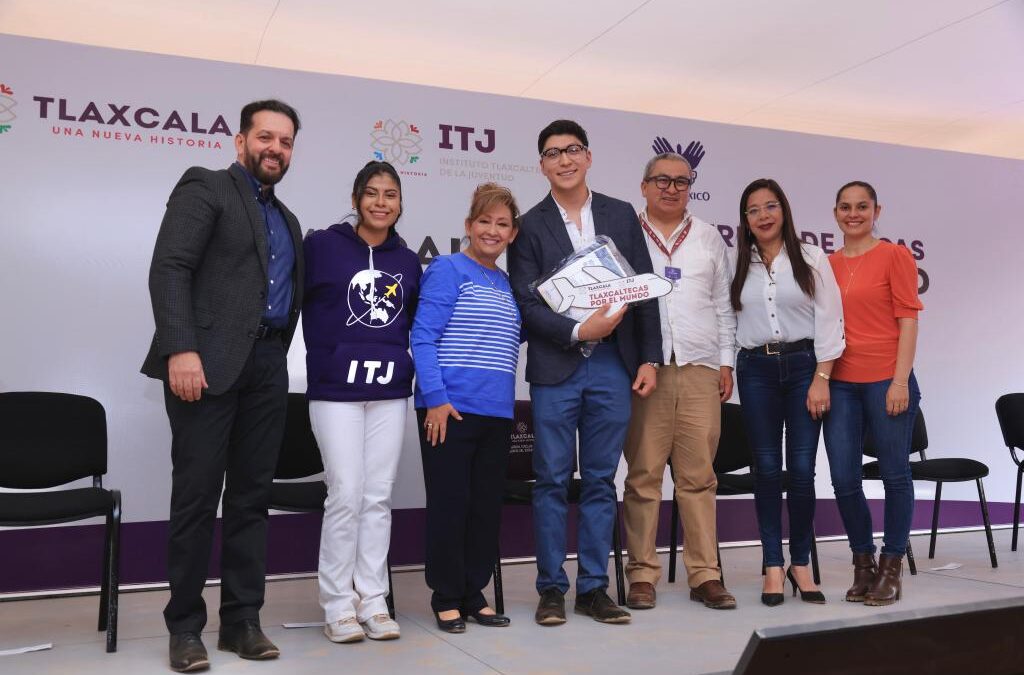 Invierten 225 mil pesos en 100 becas para jóvenes en Tlaxcala