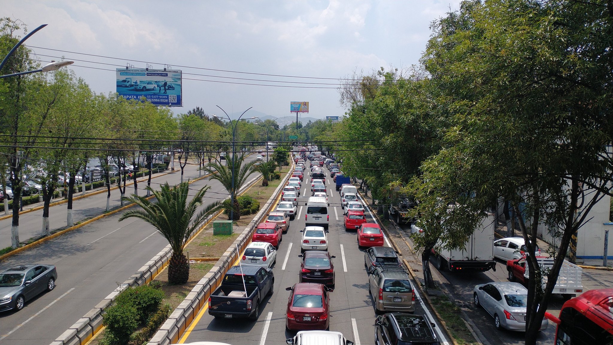 Taxistas bloquean accesos a Tlalnepantla. Foto: TW@angel_francisco