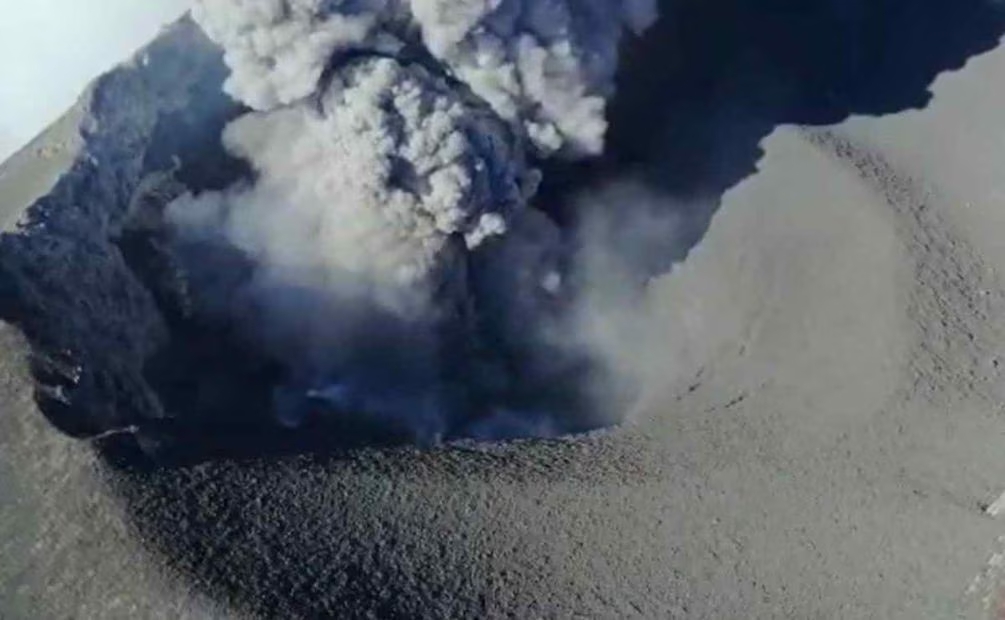 Impactantes imágenes del cráter del Popocatépetl captadas por dron de Semar