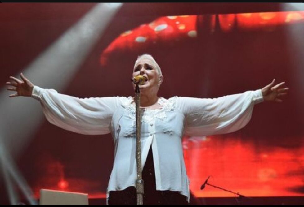 Lupita D’Alessio da su último concierto en la Arena CDMX