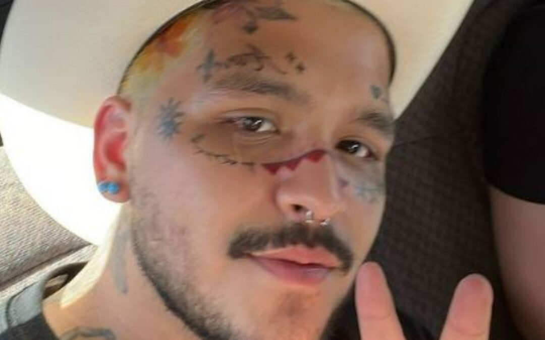 Cristian Nodal borrará los tatuajes de su cara