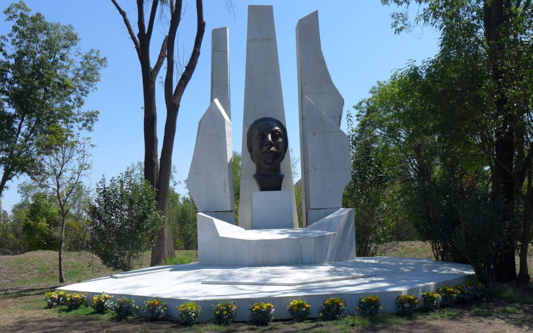 Se restaura con éxito el monumento a Rosario Castellanos