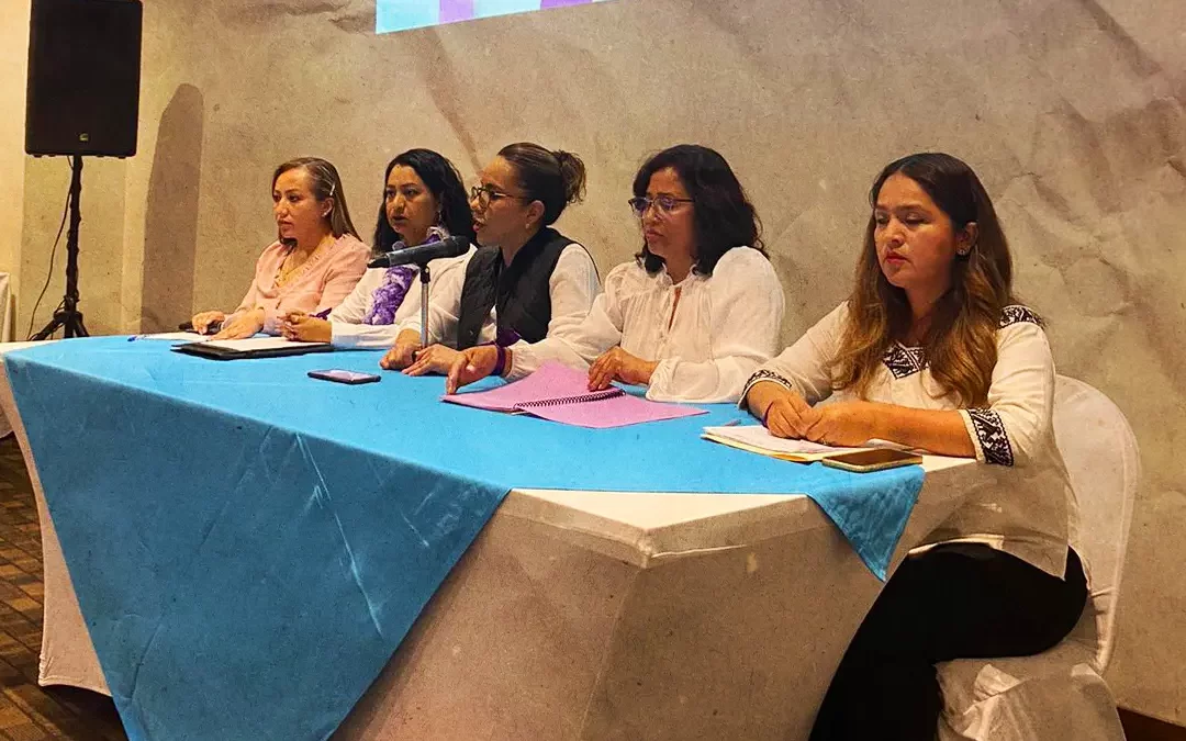 Renuncian 150 mujeres al PRI en Hidalgo por violencia de género