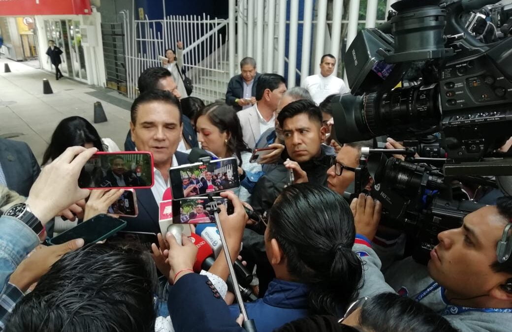 Silvano Aureoles se registra como aspirante a la candidatura presidencial del Frente Amplio