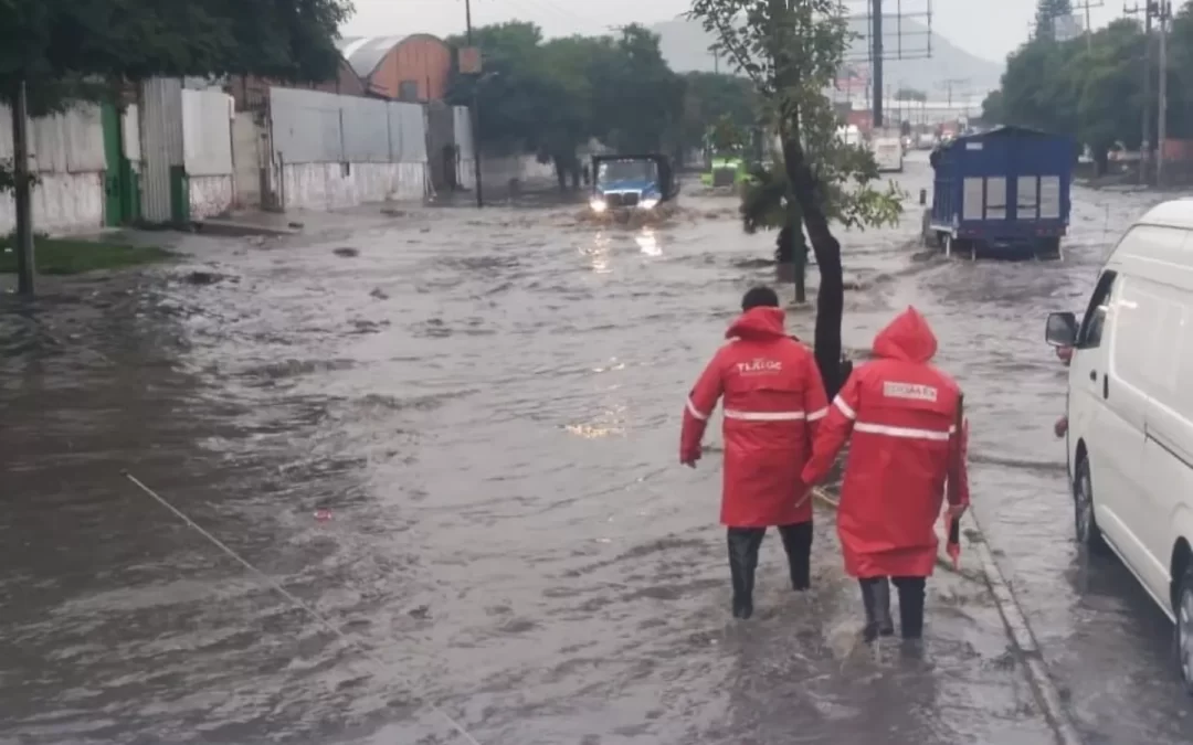 Autoridades de Tlalnepantla supervisan los trabajos de limpieza tras fuertes lluvias