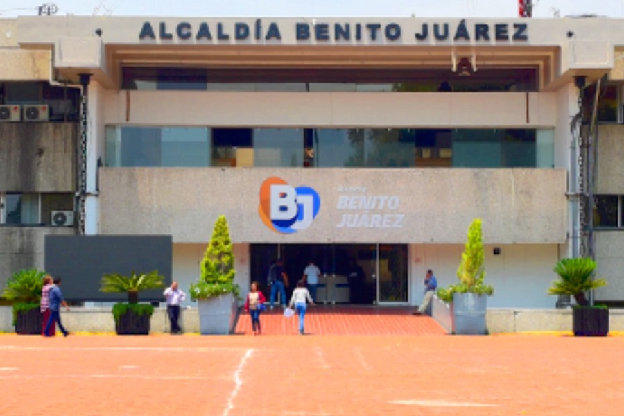 Vecinos de la alcaldía Benito Juárez develaron placa de «reconocimiento» para Santiago Taboada
