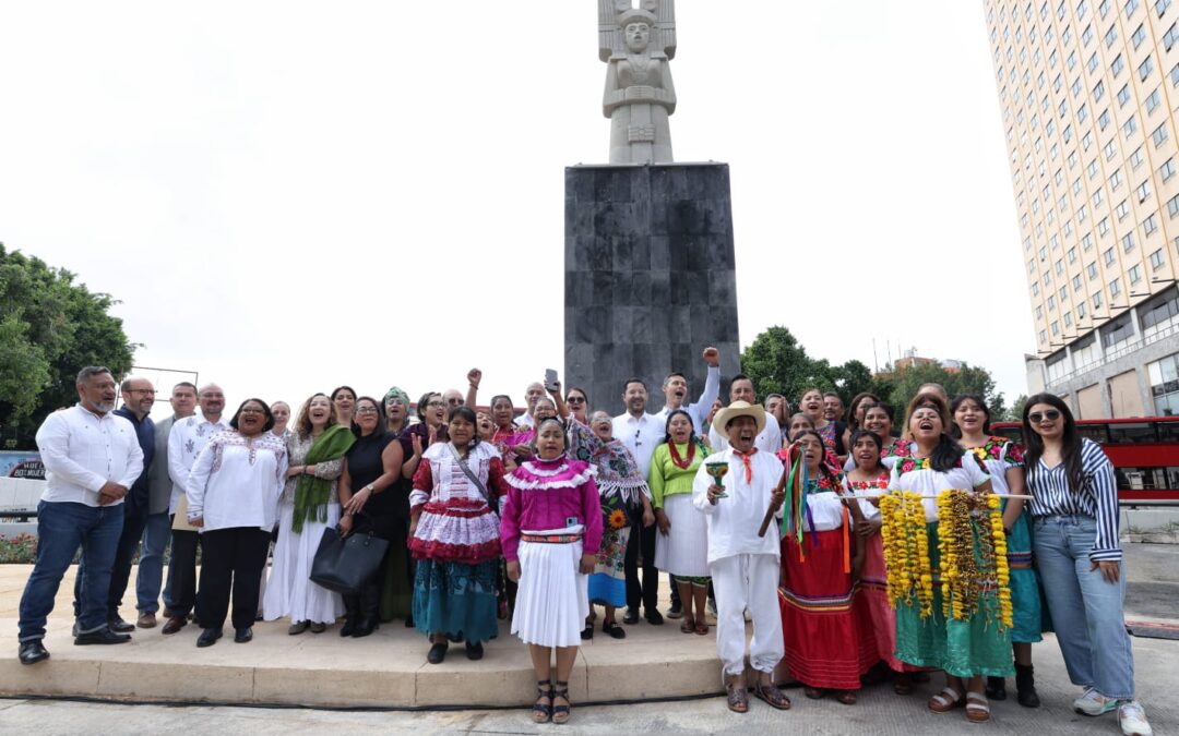 El jefe de gobierno Martí Batres develo escultura en Paseo de la Reforma