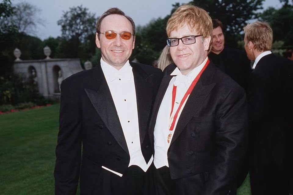 Elton John declaró en el juicio de Kevin Spacey