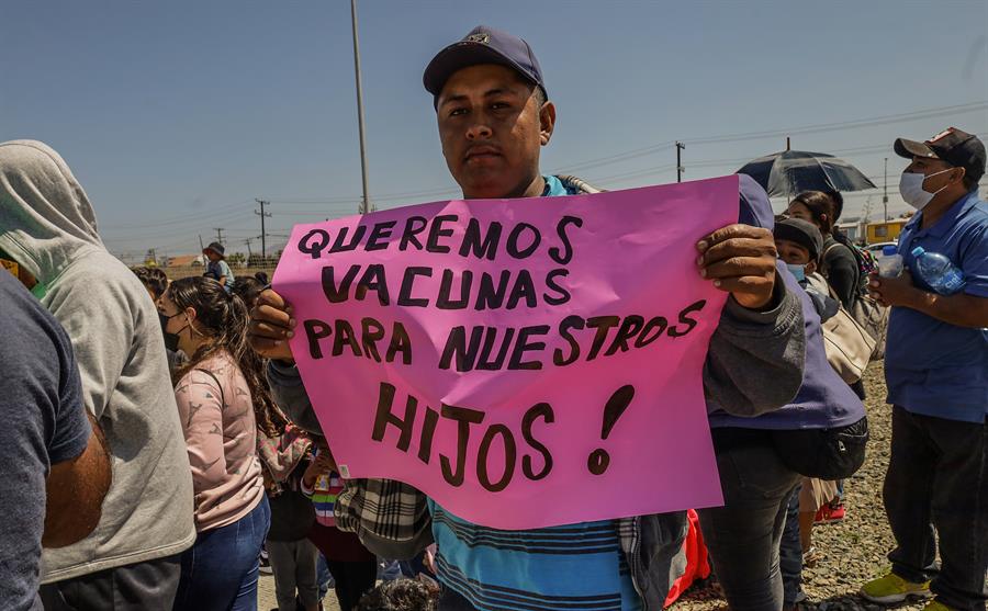 Migrantes sufren por falta de vacunas ante brote de varicela en la frontera de México