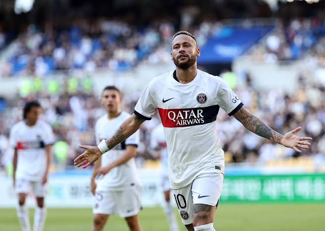 Neymar regresa a la actividad en el PSG con gol incluido