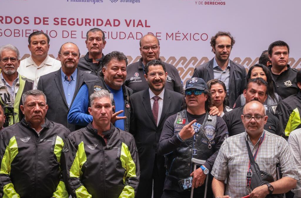 Gobierno CDMX y motociclistas firman acuerdos para salvar vidas