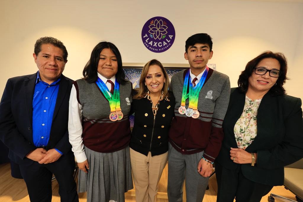 Lorena Cuéllar felicitó a jóvenes ganadores de concurso internacional de matemáticas 1