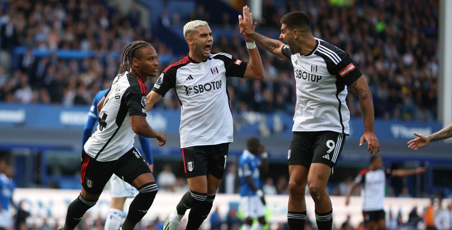 Fulham derrota al Everton con Jiménez de titular