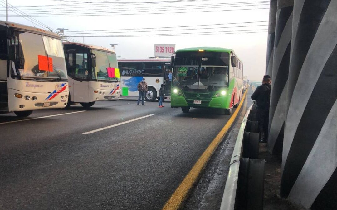 Caos por bloqueo en la carretera México Pachuca a la altura de Ecatepec