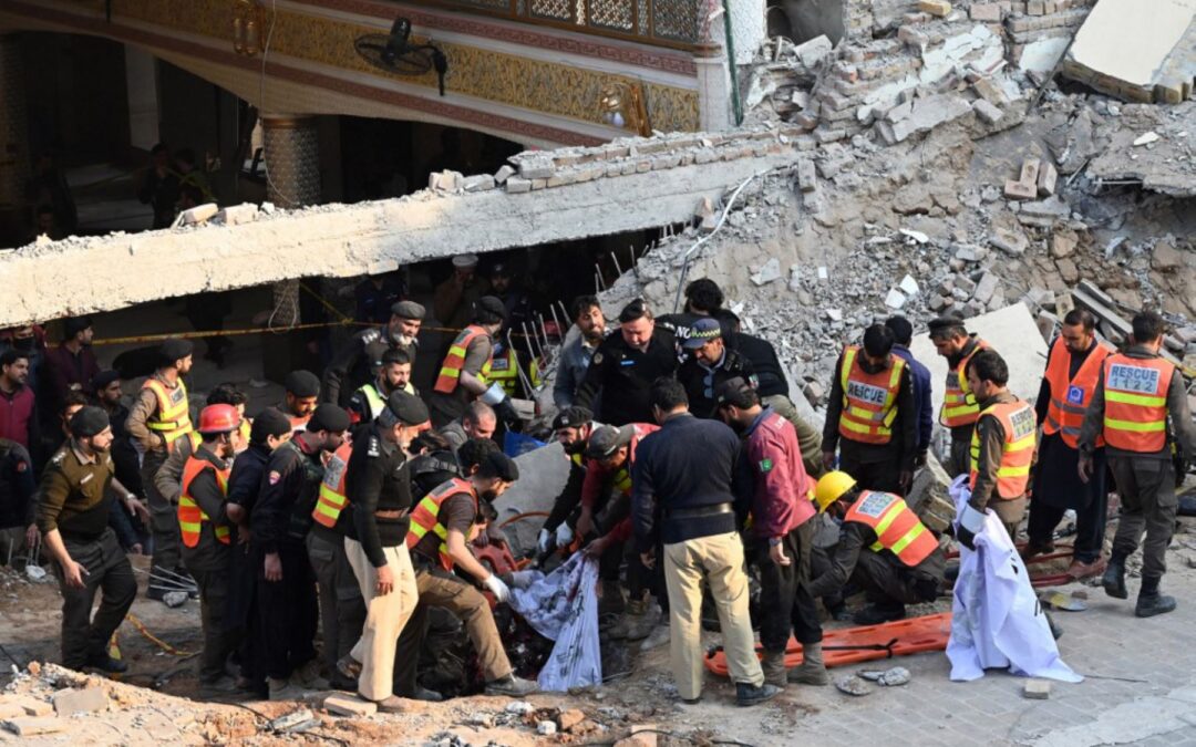 Ataque suicida deja más de 50 muertos y decenas de heridos en Pakistán