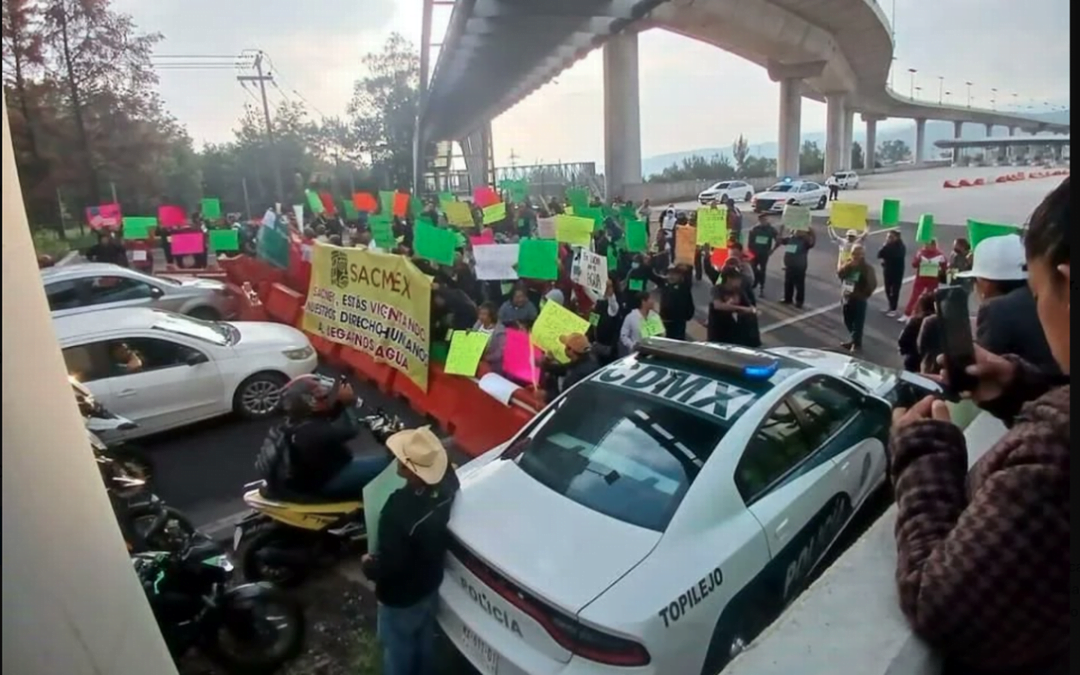 Bloqueo colapsa el tránsito en la México-Cuernavaca; protestan por falta de agua