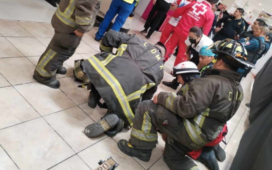 Se desploma elevador en centro comercial, una persona muerta y una lesionada