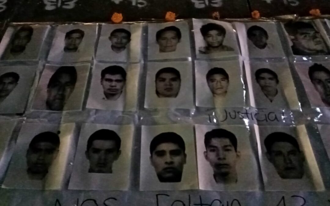 Marcha por desaparecidos de Ayotzinapa dejó daños a comercios por casi 50 mdp