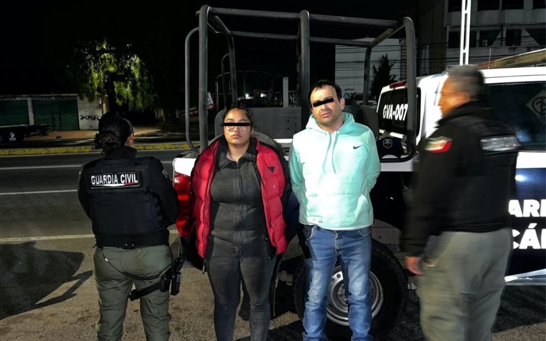 Pareja traía 26 paquetes con aparente droga; los detiene la Guardia Civil en Tecámac
