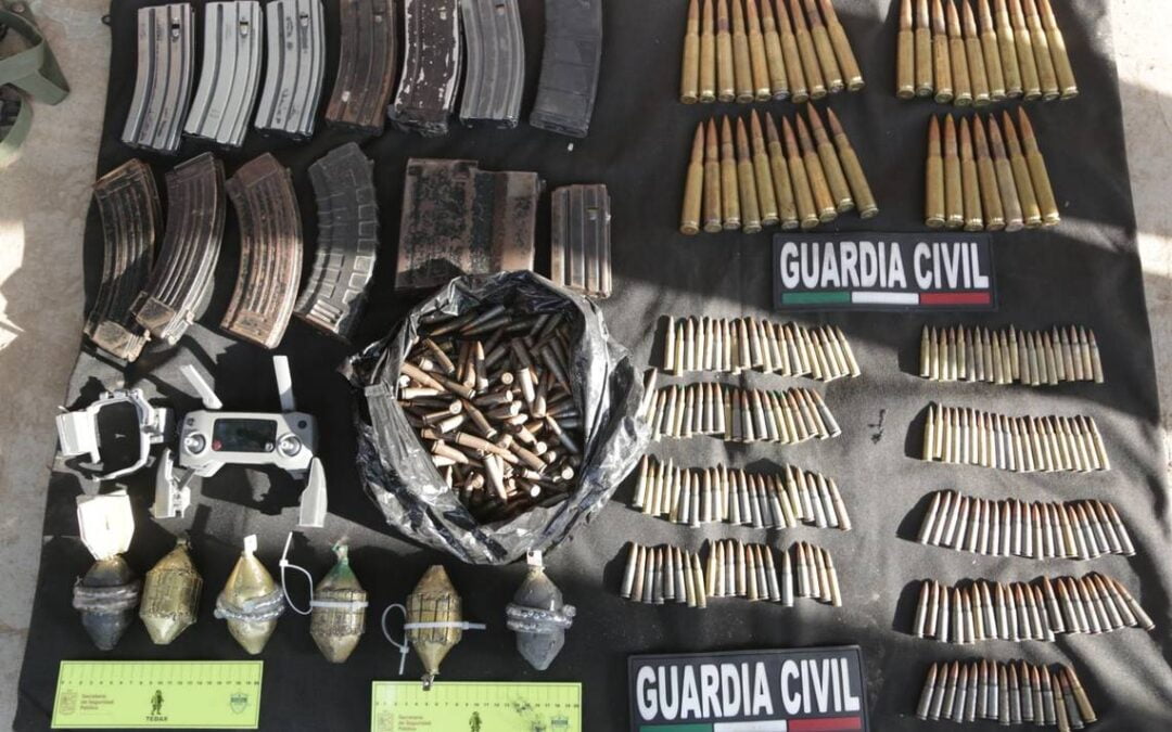 En Michoacán, Sedena y GN aseguran 2,600 cartuchos útiles y 10 armas de fuego