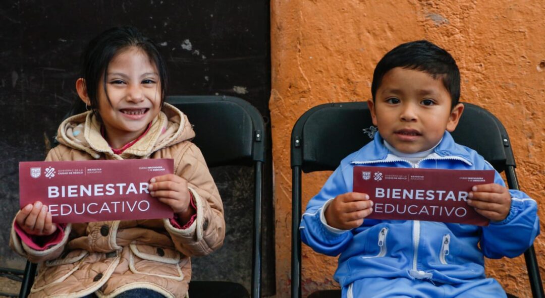 Gobierno CDMX entrega tarjetas "Mi Beca para Empezar" en Cuajimalpa
