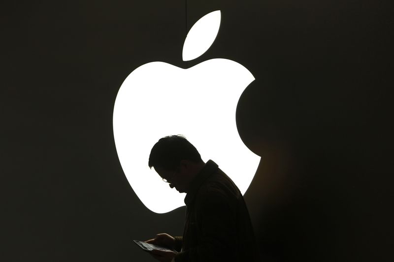 Apple rebajada por enorme valoración y previsiones de bajo crecimiento-Investing