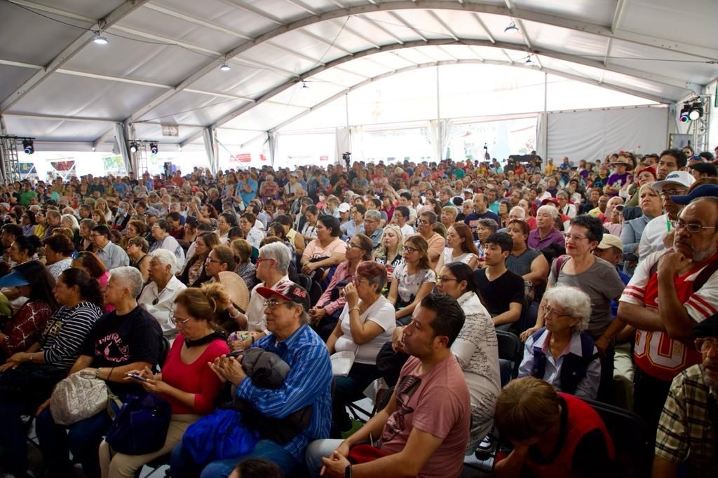 Rompe la XXIII Feria Internacional del Libro del Zócalo récord de asistencia