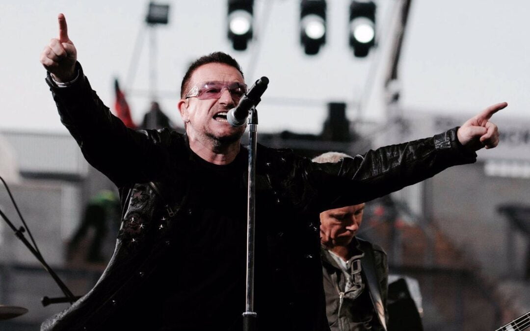 Bono rinde homenaje a víctimas de festival en Israel durante concierto de U2