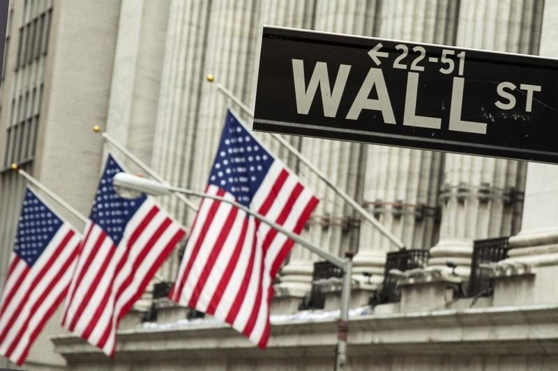 Wall Street en rojos: Mercado espera informe de empleo del viernes