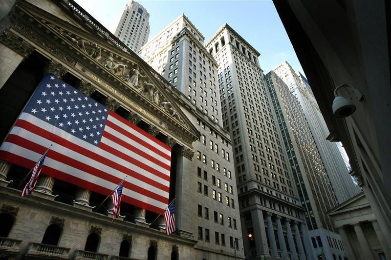 Wall Street sube por comentarios 'dovish' de la Fed; caen rendimientos de bonos-investing