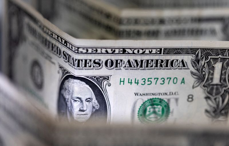 Dólar rumbo a pérdidas semanales; tasas de la Fed a punto de tocar techo-investing