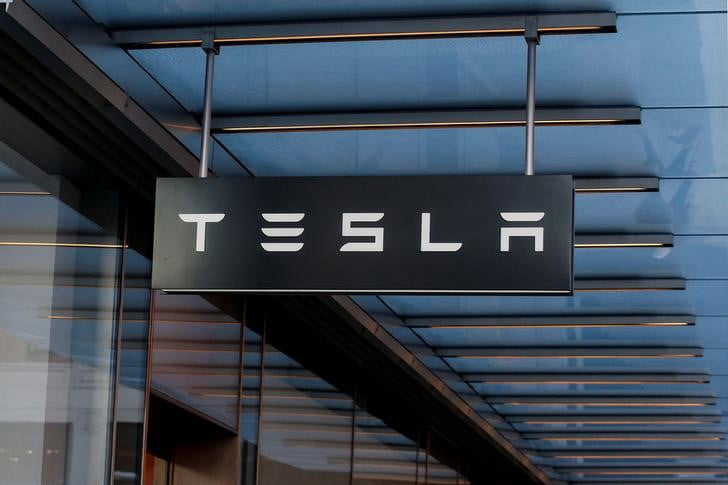 Tesla se desploma: ¿Podrá Elon Musk levantarla de sus mínimos en un año?