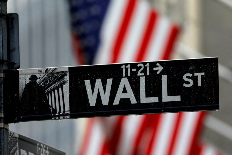 Wall Street al alza; PIB de EE.UU. impresiona; Fed insinúa recortes de tasas