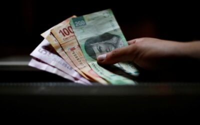 Peso mexicano lucha por mantener ‘a raya’ el precio del dólar: Tipo de cambio hoy