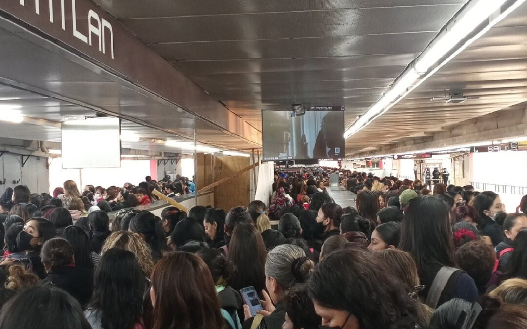 Colapsada Línea 9 del metro en CDMX, el calvario diario de los usuarios