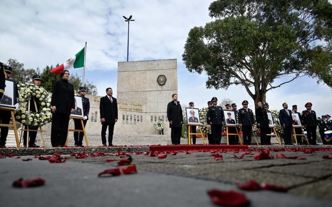 Emotivo homenaje a policías caídos en la Ciudad de México