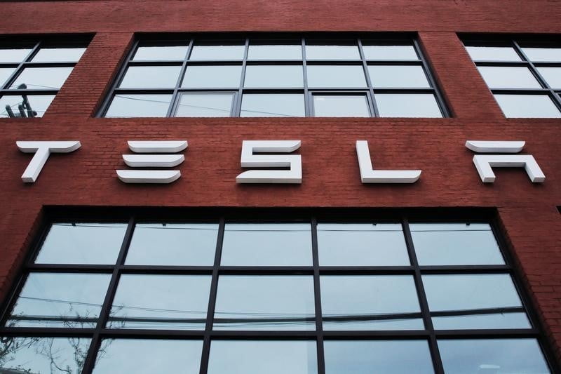 Tesla retira más de 2 millones de autos eléctricos por fallas en Piloto Automático
