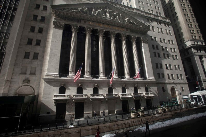 Caen los futuros, datos económicos y resultados: 5 claves en Wall Street